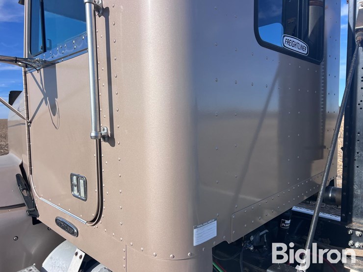 2000-freightliner-fld120-image-10