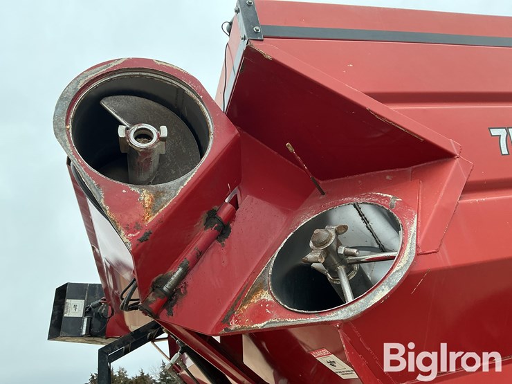 2010-j&m-750-image-14