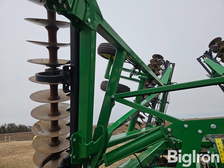 2020-john-deere-2633-image-14