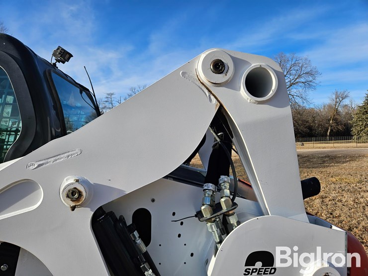 2015-bobcat-s650-image-12