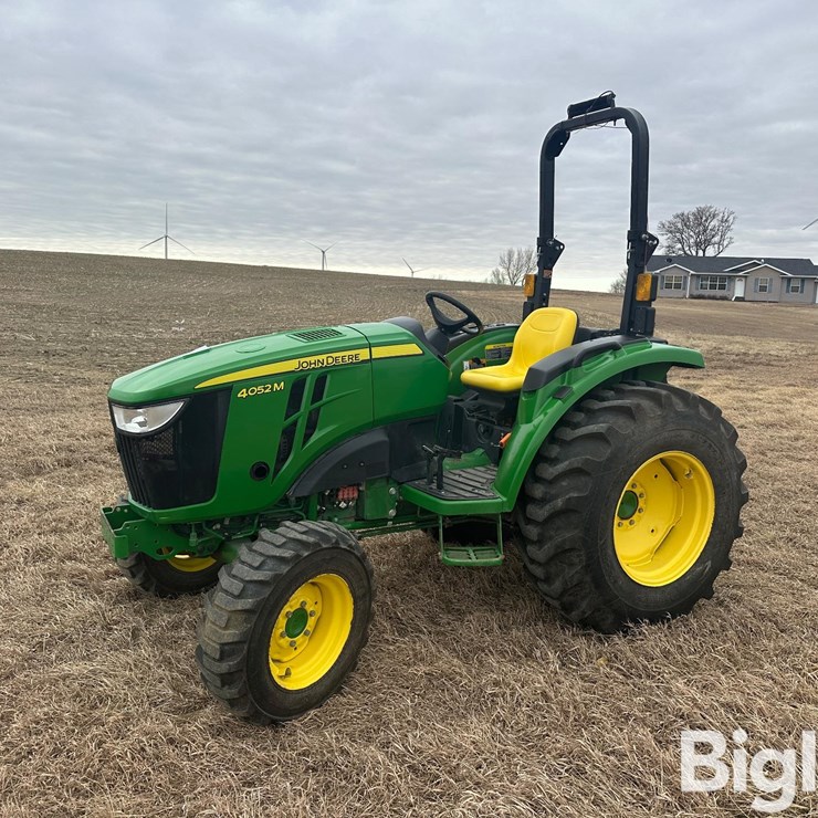 2023 JOHN DEERE 4052M