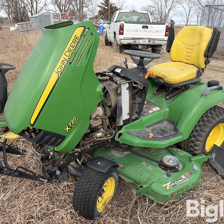 JOHN DEERE X720