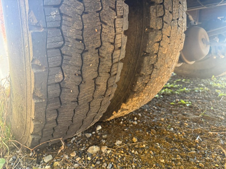 2000-ford-f750-image-46