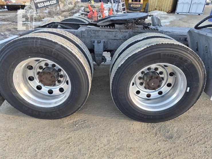 1995-peterbilt-379-image-12