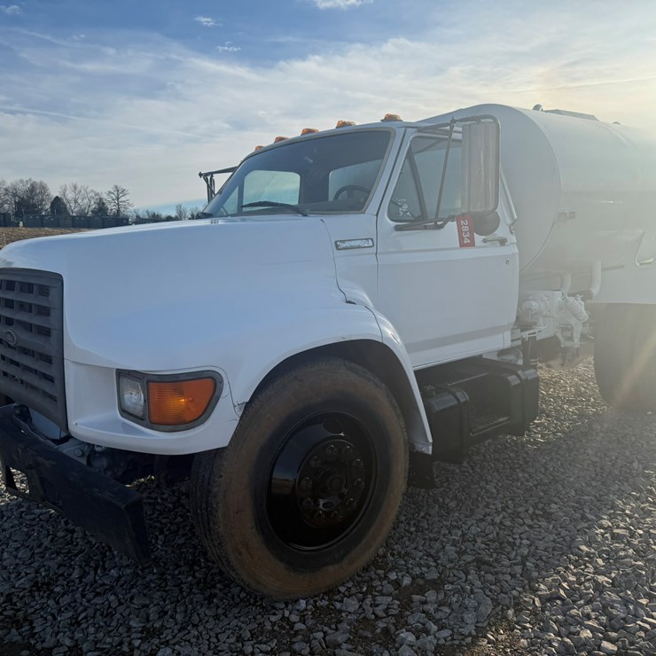 #2834 • 1995 Ford Water Truck
