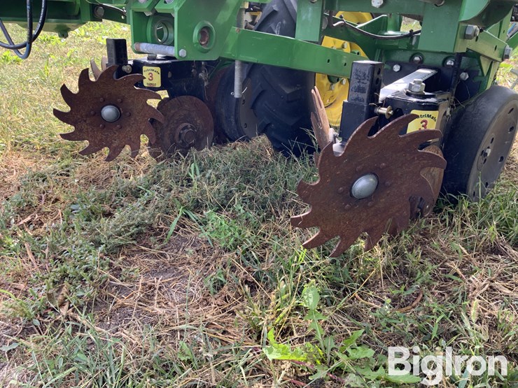 2015-john-deere-1725-image-15