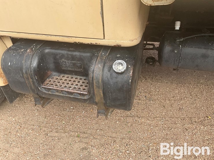 1981-international-1854s-image-9