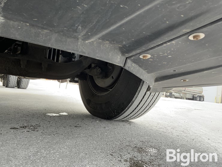 2013-freightliner-cascadia-125-image-12