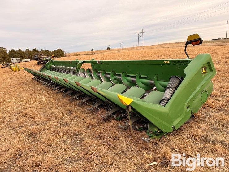 2021-john-deere-c16r-image-1