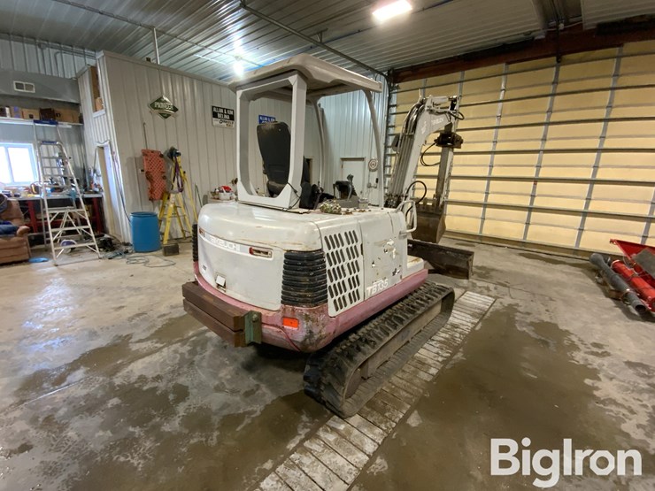 2006-takeuchi-tb135-image-5