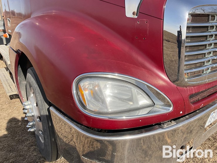 2007-freightliner-columbia-120-image-12