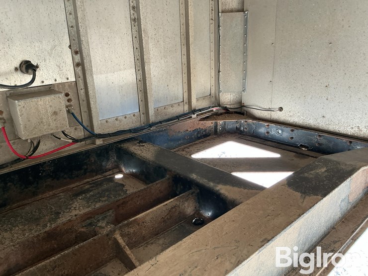 2015-stoughton-ahv-421t-ar-a-image-18