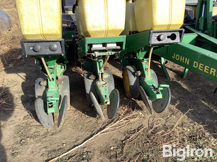 john-deere-7200-image-11