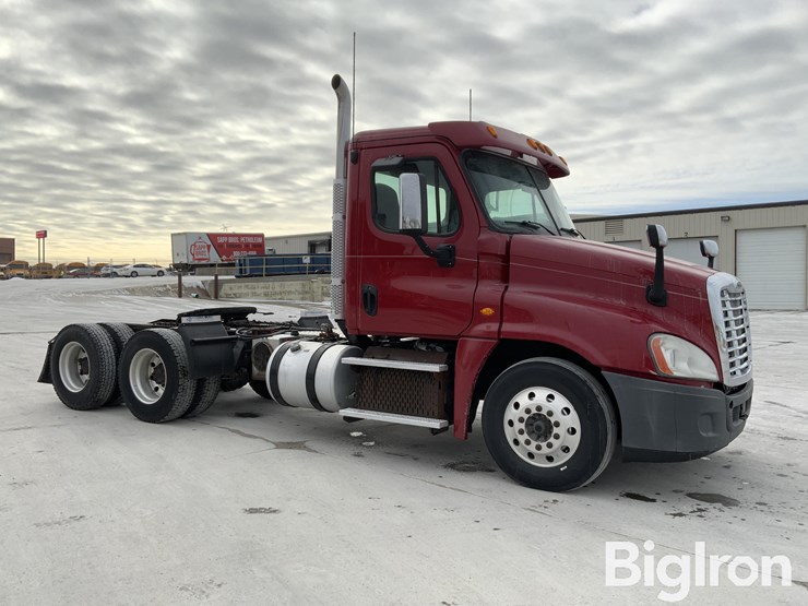 2015-freightliner-cascadia-125-image-3