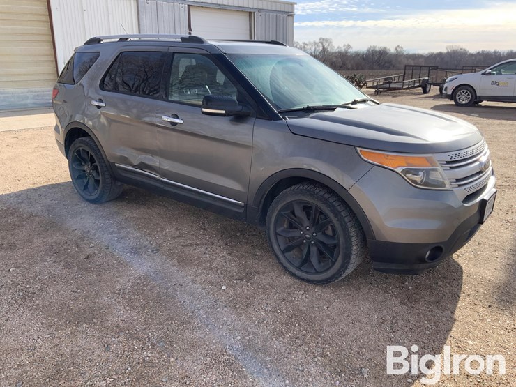 2014-ford-explorer-xlt-image-3