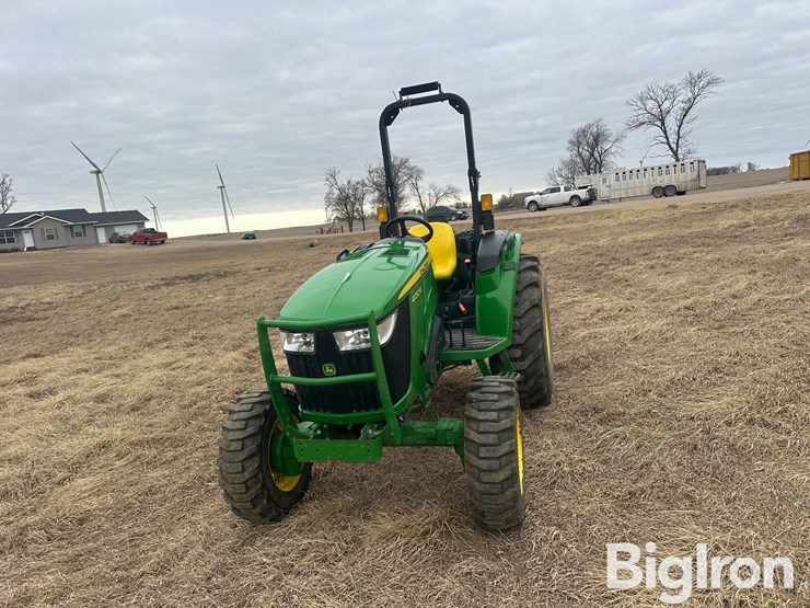 2023-john-deere-4052m-image-2