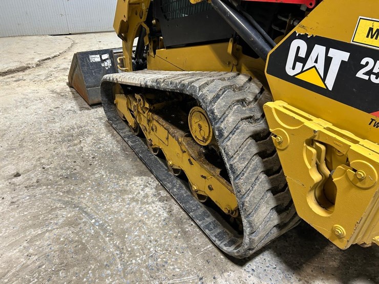 2019-caterpillar-259d-image-17