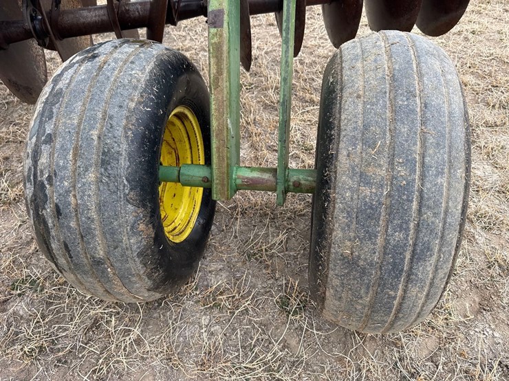 john-deere-235-image-27