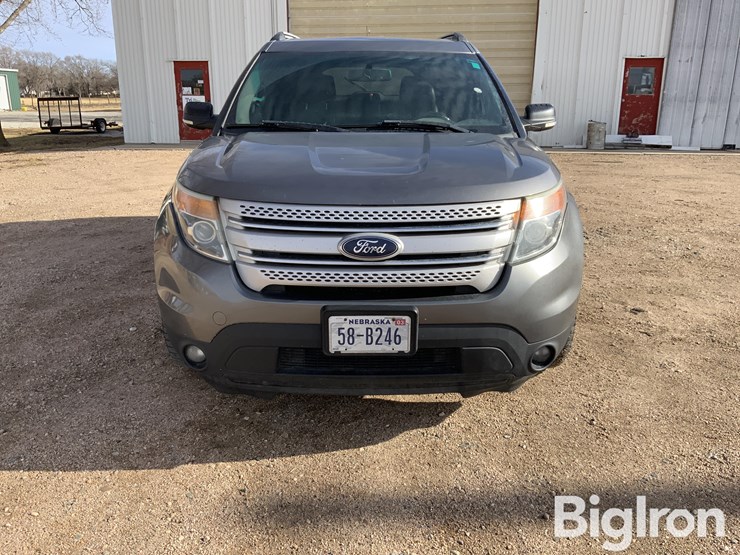 2014-ford-explorer-xlt-image-2