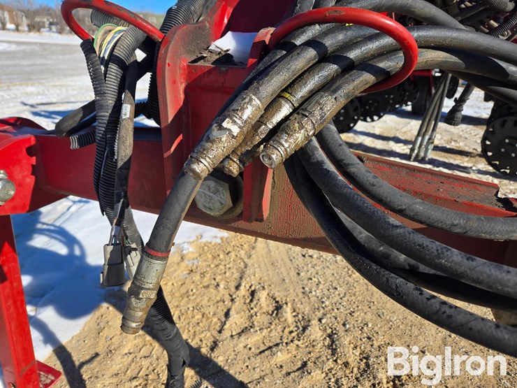 2014-case-ih-1255-image-10