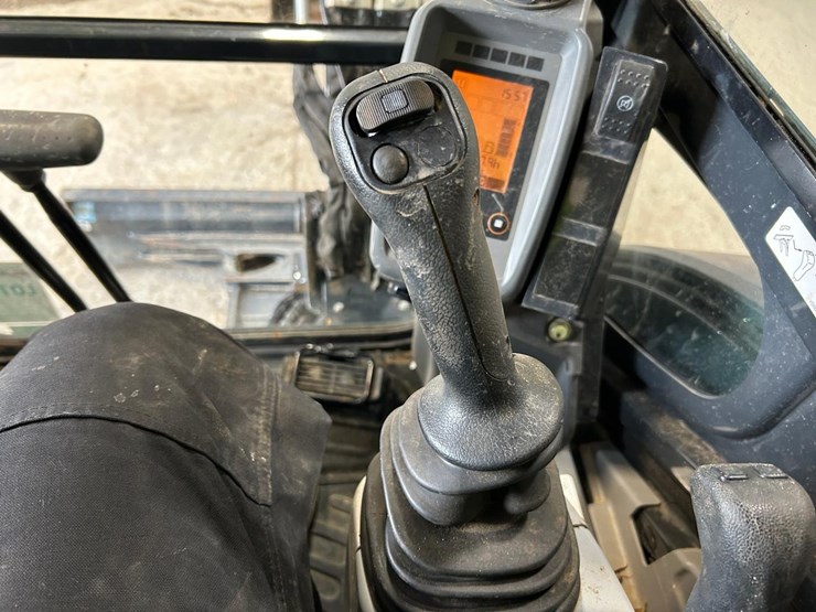 2017-deere-35g-image-22