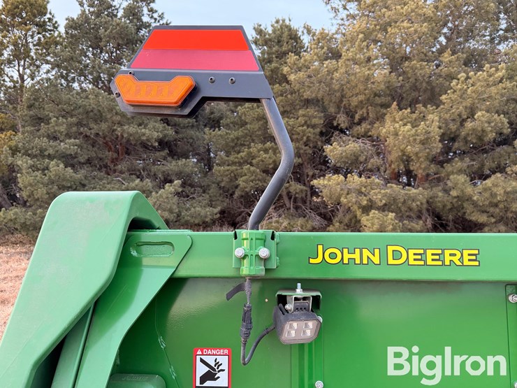 2021-john-deere-c16r-image-16