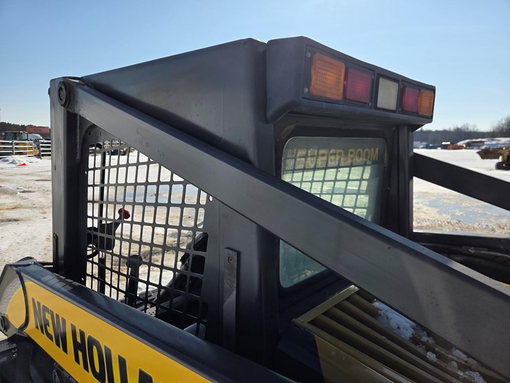 new-holland-l190-image-31