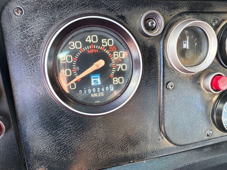 1992-white-gmc-haying-mantis-stacker-truck-image-29