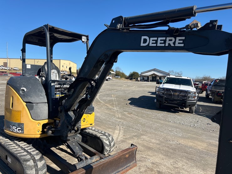 2017-deere-35g-image-12