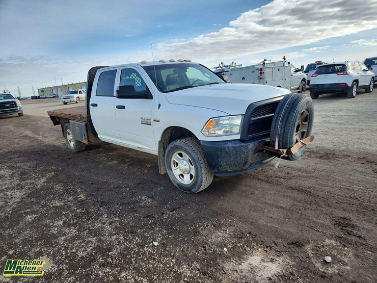 2015-dodge-3500-image-2