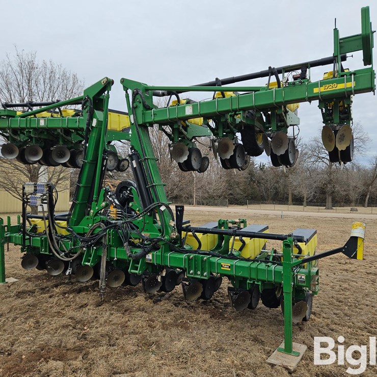 2005 JOHN DEERE 1720