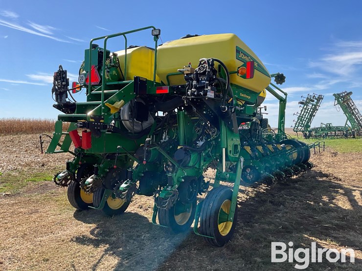 2021-john-deere-1775nt-image-5