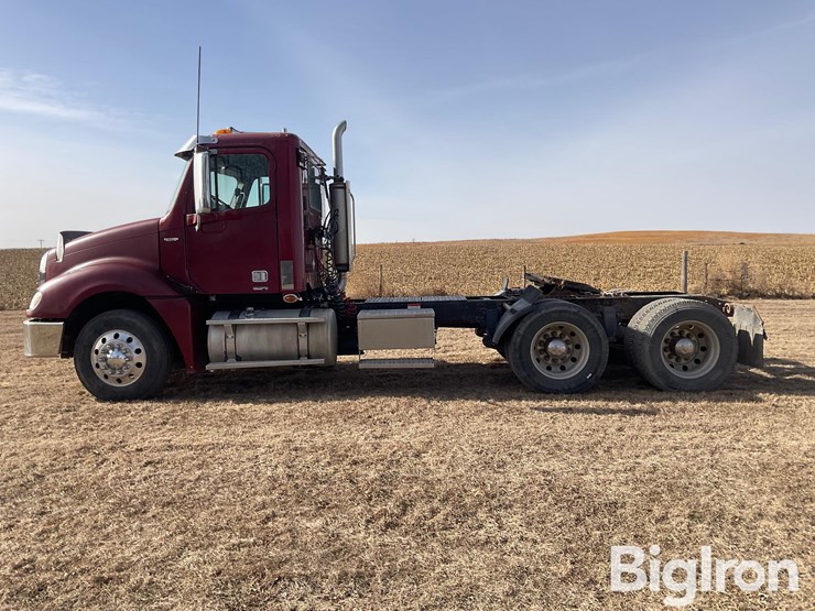2007-freightliner-columbia-120-image-8