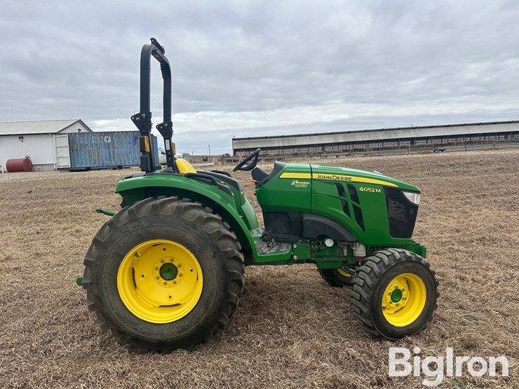 2023-john-deere-4052m-image-4