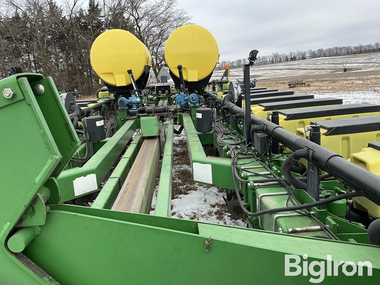 2005-john-deere-1770-image-16