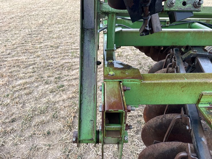 john-deere-235-image-31