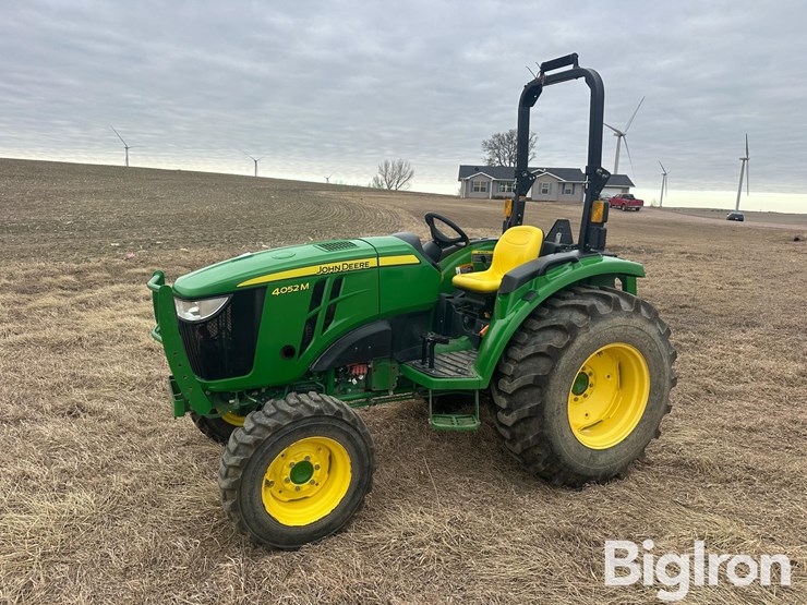 2023-john-deere-4052m-image-1
