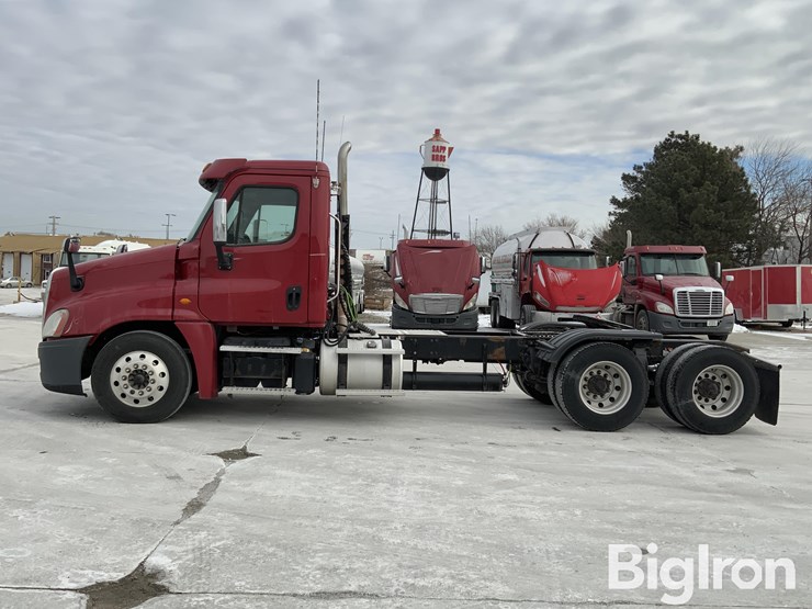 2013-freightliner-cascadia-125-image-8