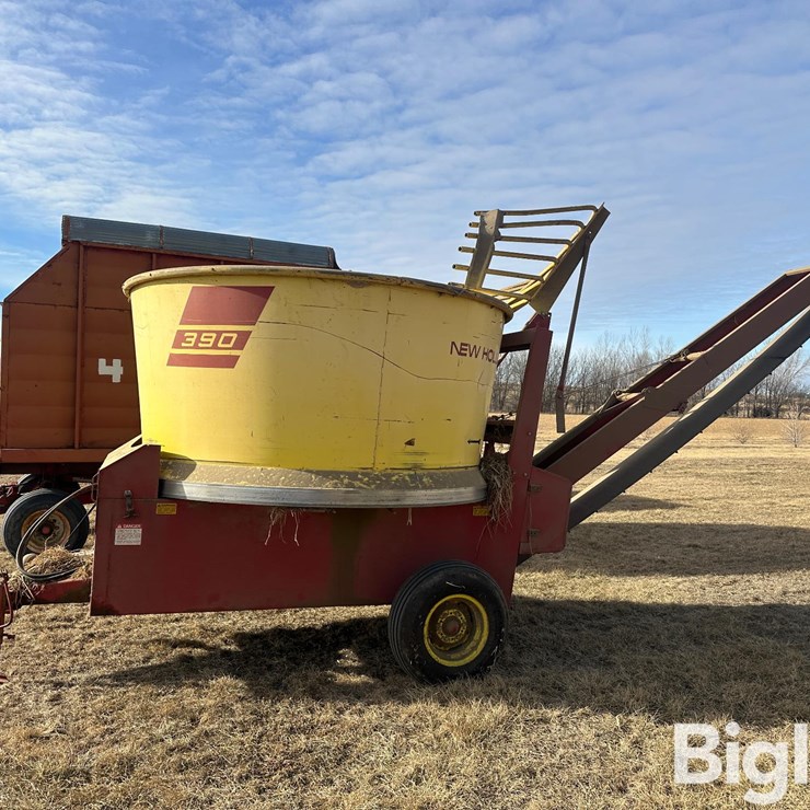 NEW HOLLAND 390
