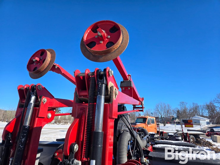 2014-case-ih-1255-image-16