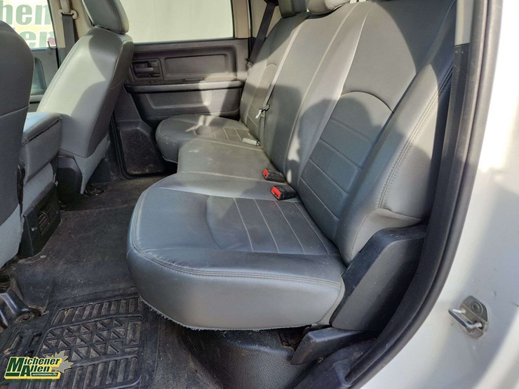 2015-dodge-3500-image-18