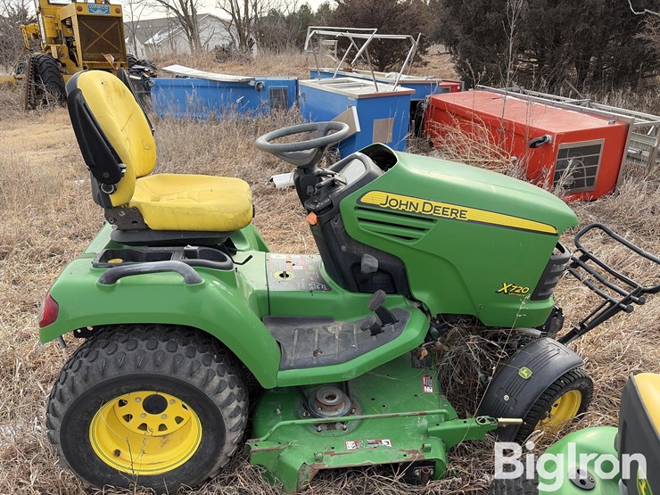 john-deere-x720-image-4