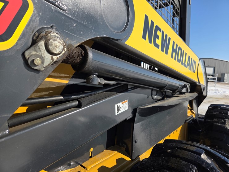new-holland-l190-image-18