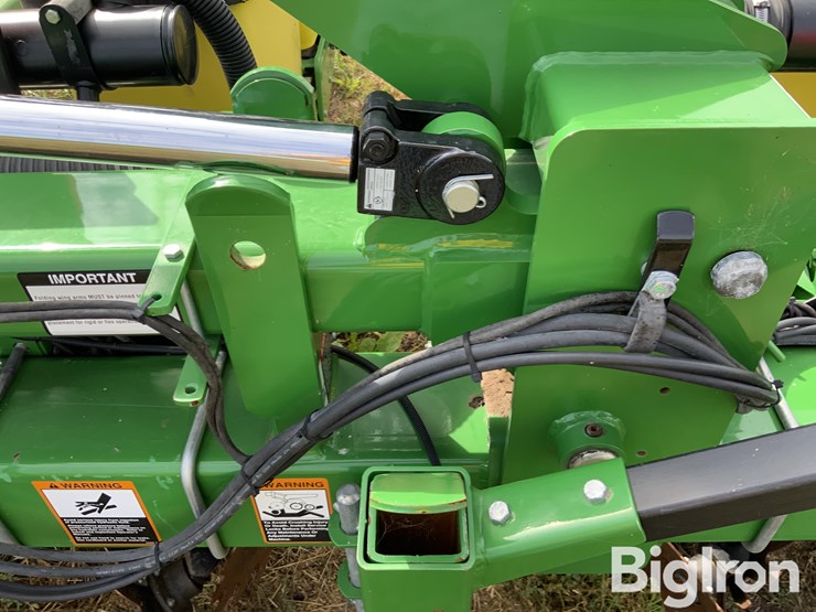 2015-john-deere-1725-image-19