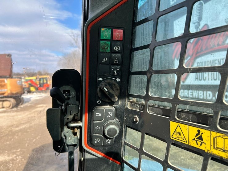 2020-bobcat-t76-image-23