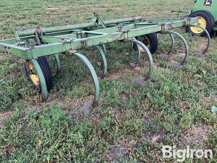 john-deere-100-image-7