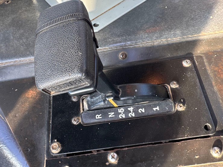 1992-white-gmc-haying-mantis-stacker-truck-image-22