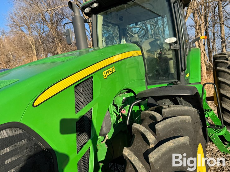 2010-john-deere-8225r-image-12