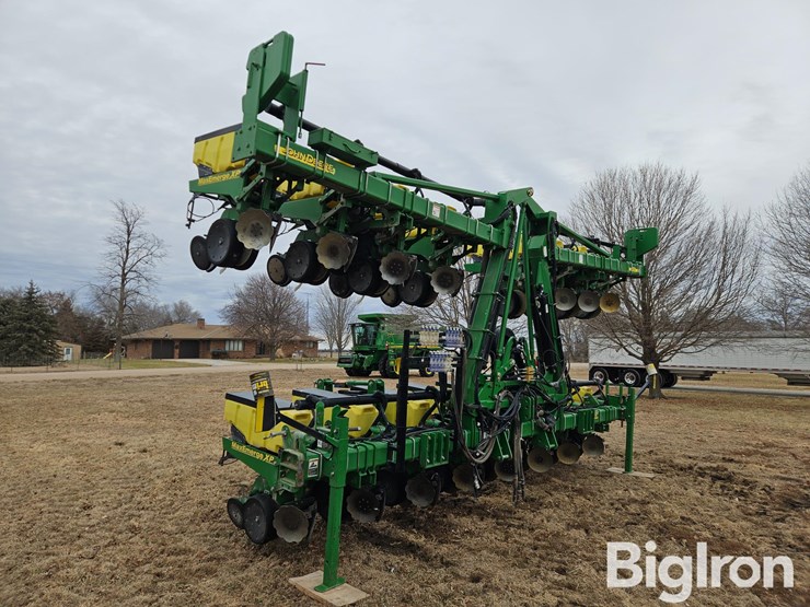 2005-john-deere-1720-image-3