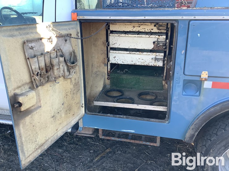 2002-ford-f550-xl-image-14